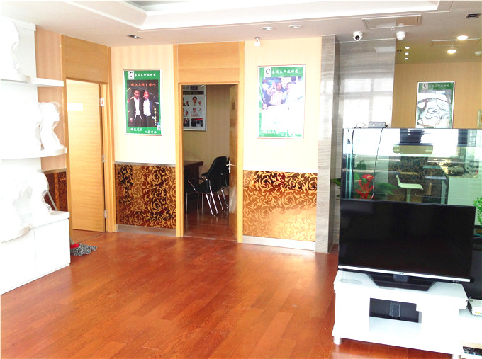 濟(jì)南頭發(fā)稀少怎么辦？有能解決頭發(fā)稀少的機(jī)構(gòu)嗎