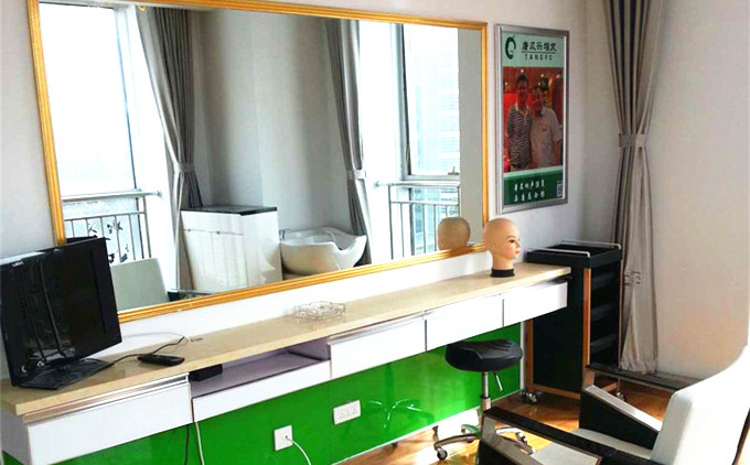 面對頭發(fā)禿頂，石家莊補(bǔ)發(fā)機(jī)構(gòu)哪家能讓你重回青春當(dāng)年？