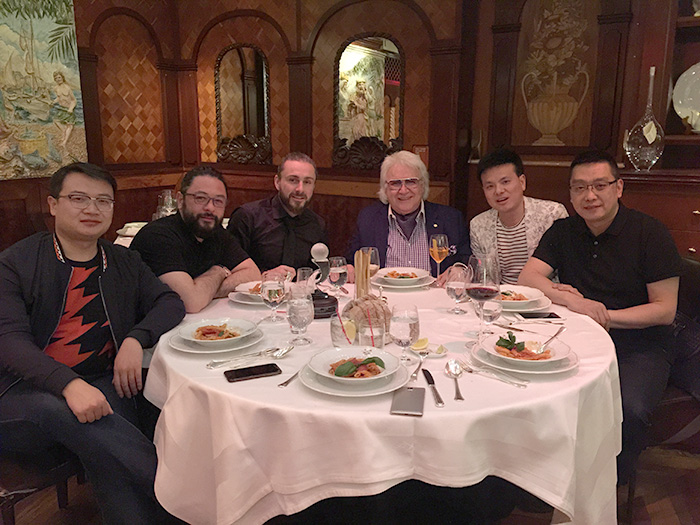 唐風(fēng)采總經(jīng)理唐利民先生 唐風(fēng)采創(chuàng)始人-唐風(fēng)采總經(jīng)理唐利民先生與OMC主席合影