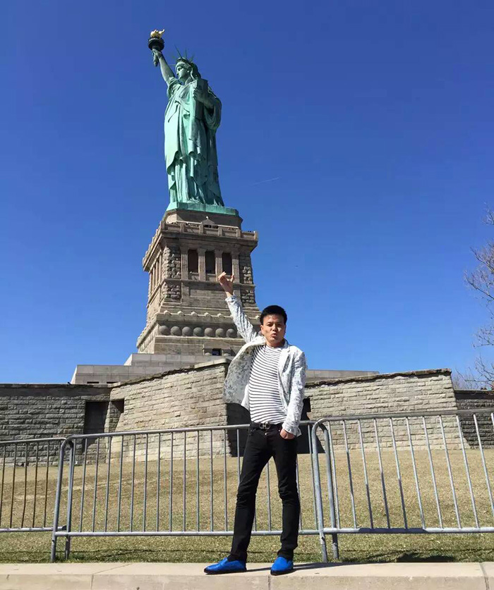 唐風(fēng)采總經(jīng)理唐利民 唐風(fēng)采創(chuàng)始人-唐風(fēng)采總經(jīng)理唐利民先生與OMC主席合影