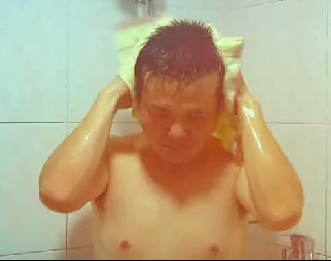 跳遠運動員頭發(fā)脫落影響成績，看看這脫發(fā)中的熊孩子！