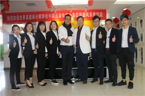 歡迎ICD世界發(fā)型設(shè)計(jì)家協(xié)會(huì)中國(guó)區(qū)會(huì)長(zhǎng)許小東蒞臨唐風(fēng)采 歡迎ICD世界發(fā)型設(shè)計(jì)家協(xié)會(huì)中國(guó)區(qū)會(huì)長(zhǎng)許小東蒞臨唐風(fēng)采