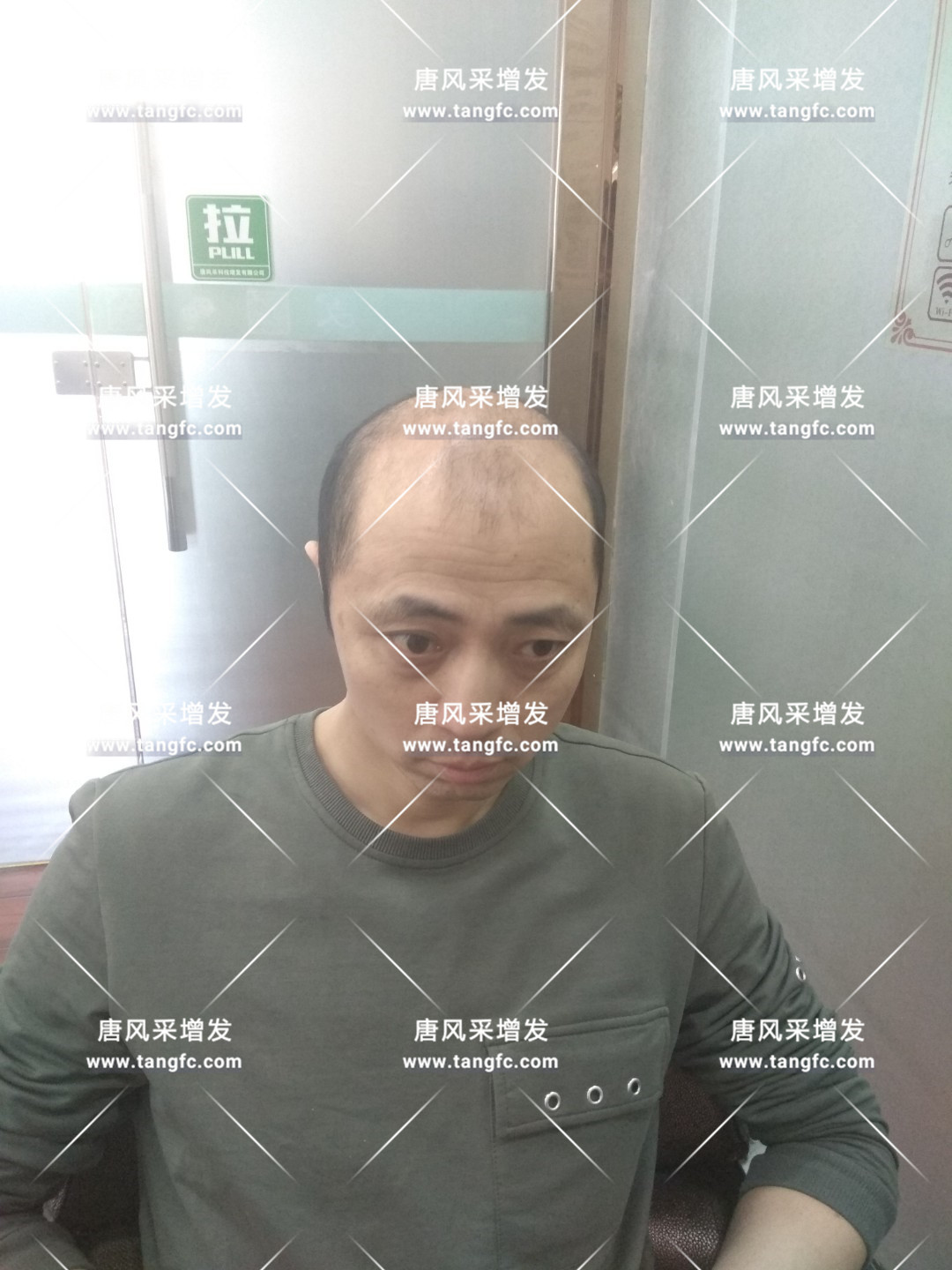 唐風(fēng)采假發(fā)后，看看鏡頭中自己的樣子，你認(rèn)得嗎？