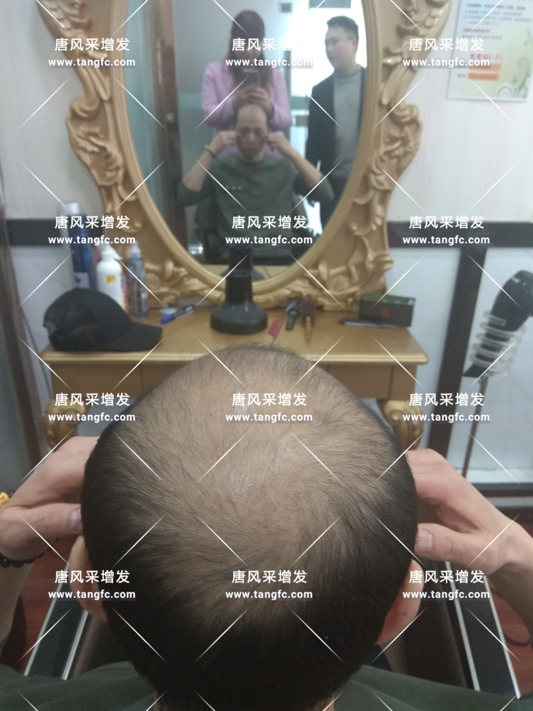 唐風(fēng)采假發(fā)后，看看鏡頭中自己的樣子，你認(rèn)得嗎？